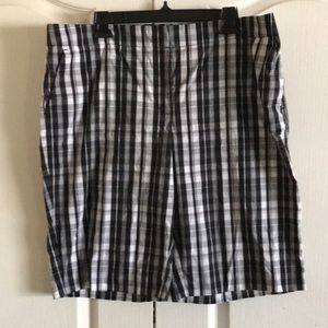 Jones New York Black/White Plaid Walking Shorts 16